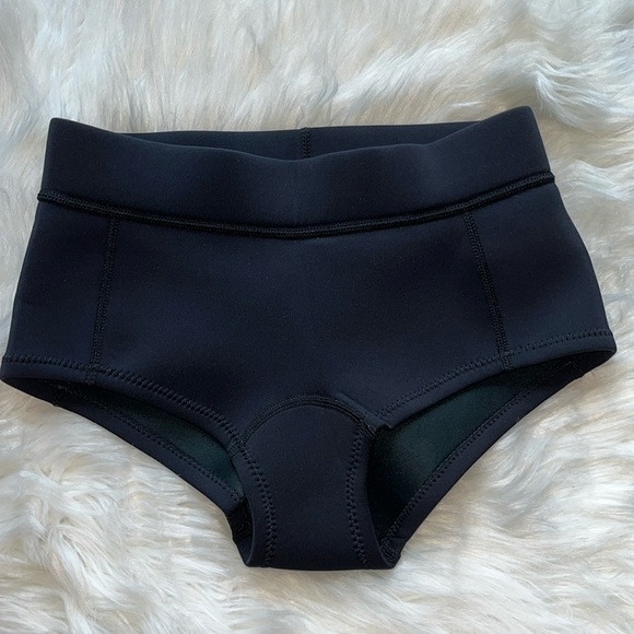 NWOT Patagonia Women’s Surf Bottoms Surf Shorts  R1 Lite Yulex Size 8 - Picture 1 of 4